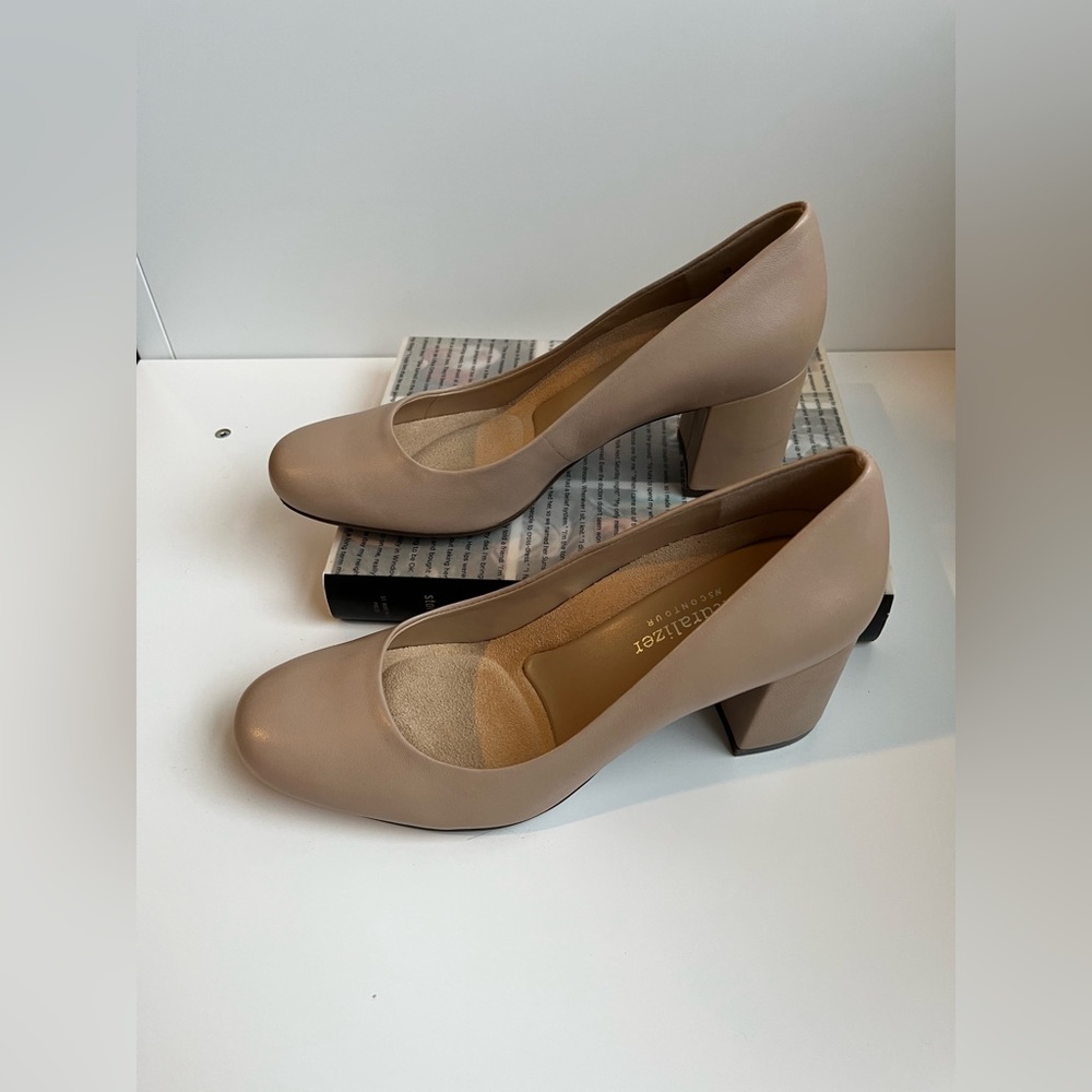 NWOT Naturalizer N5 Countour Nude Heels